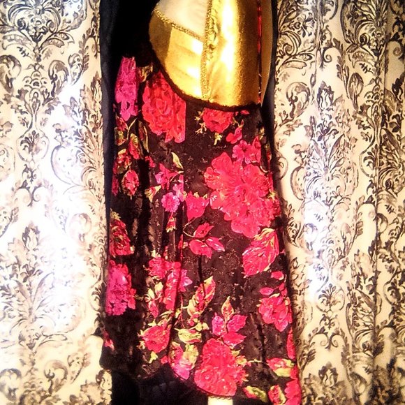 Beautiful Negligee - Picture 2 of 12